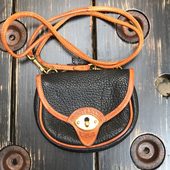 Dooney & Bourke Handbags - Dooney & Bourke Vintage Crossbody/Fanny Pack